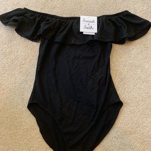 Ruffled body suit NWT